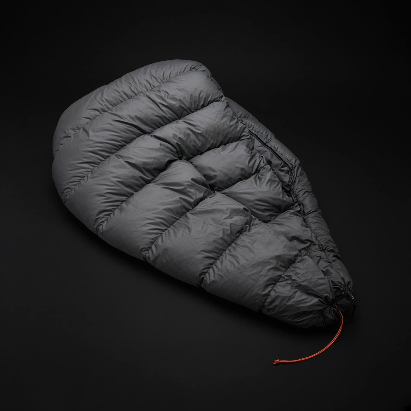 Ultralight down sleeping quilt in charcoal, Thru Picks illustration